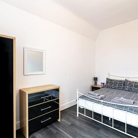 Two Bedroom Holiday Apartment Colwyn Bay Exterior photo
