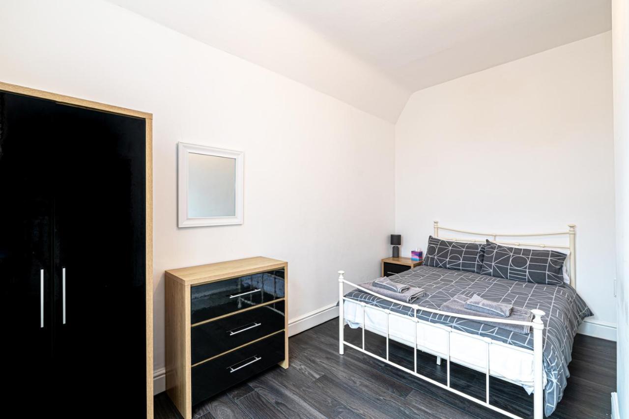 Two Bedroom Holiday Apartment Colwyn Bay Exterior photo