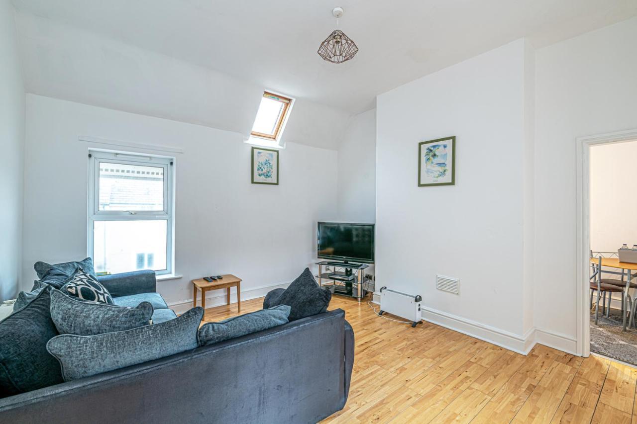 Two Bedroom Holiday Apartment Colwyn Bay Exterior photo
