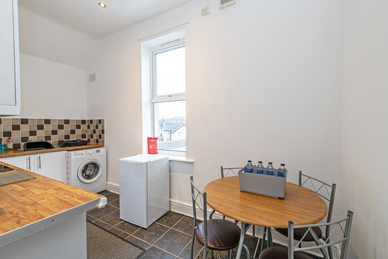 Two Bedroom Holiday Apartment Colwyn Bay Exterior photo