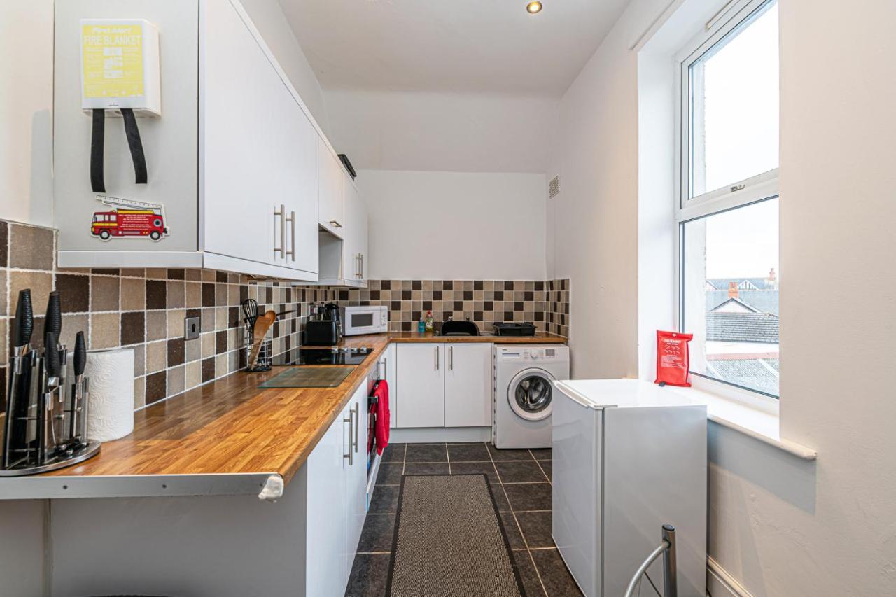 Two Bedroom Holiday Apartment Colwyn Bay Exterior photo